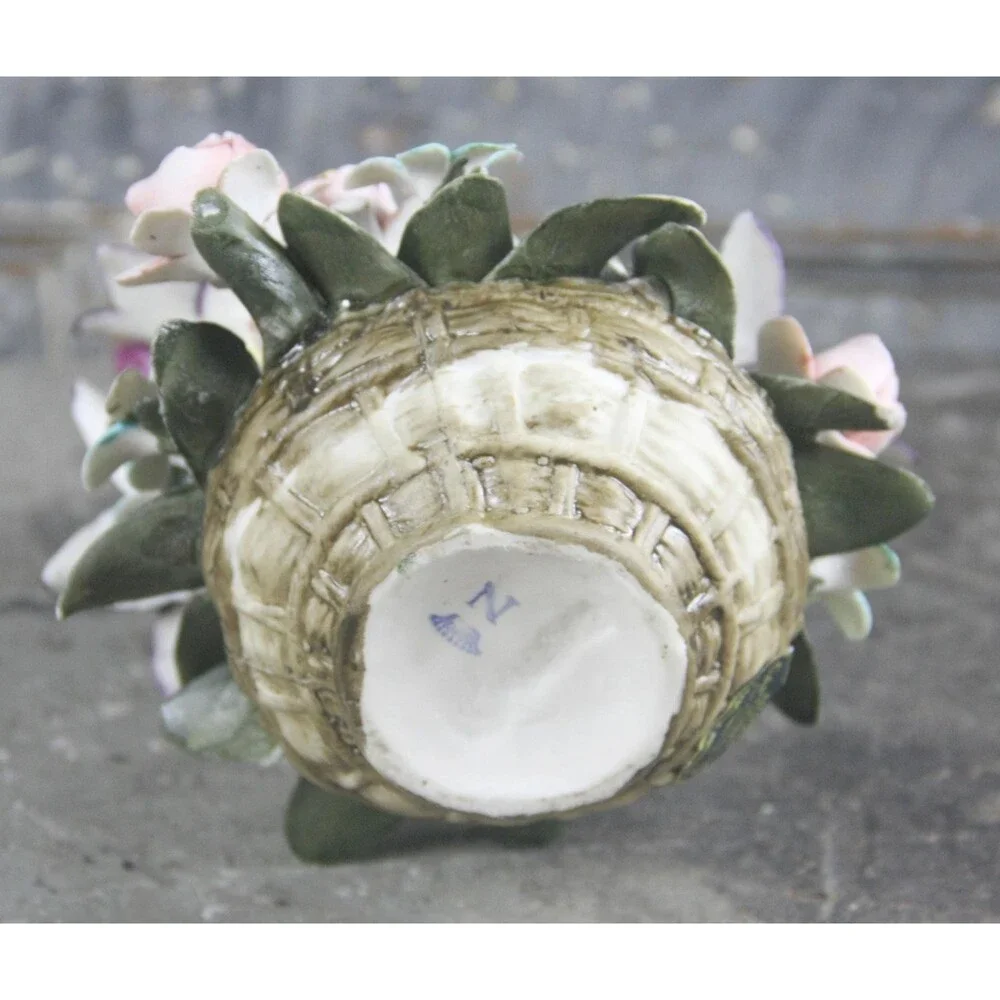 Nuova Italian Capodimonte ceramic floral arrangement with lilies, Naples, Italy - Picture 8 of 8